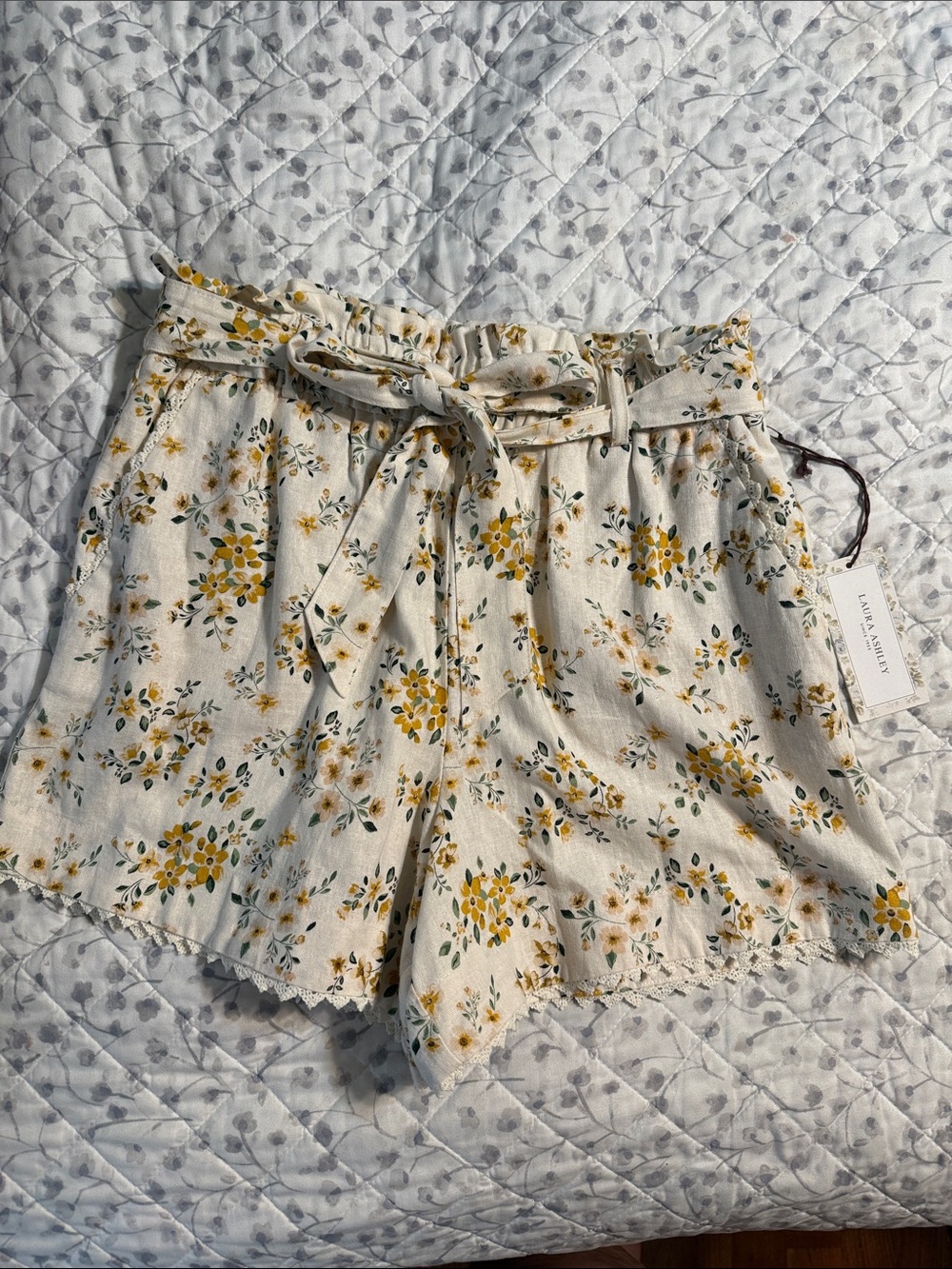 Floral Tie-Waist Women's Shorts - Laura Ashley M